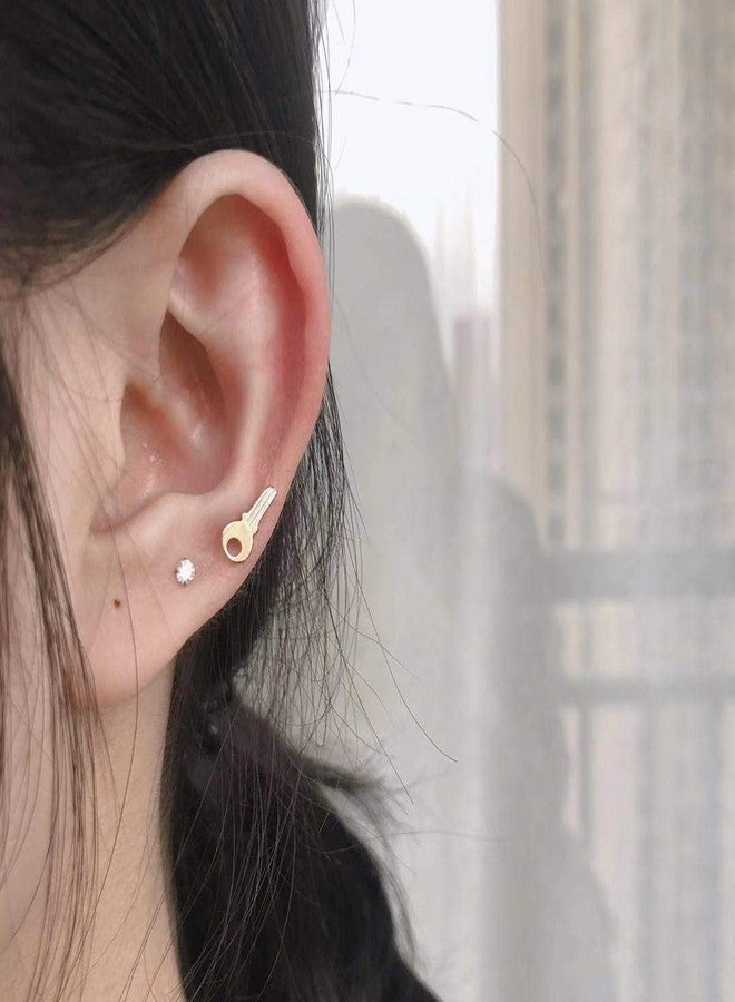 Izpack أقراط غضروفية على شكل مفتاح عيار 18، مصنوعة من الفضة الإسترليني عيار 925، بتصميم عصري، مناسبة لثقب الأذن الحلزوني أو التراغوس، مزودة بقفل لولبي، أقراط صغيرة لثقب الأذن، مجوهرات بسيطة، هدية مثالية للنساء والرجال، مطلية بالذهب. - Image 2